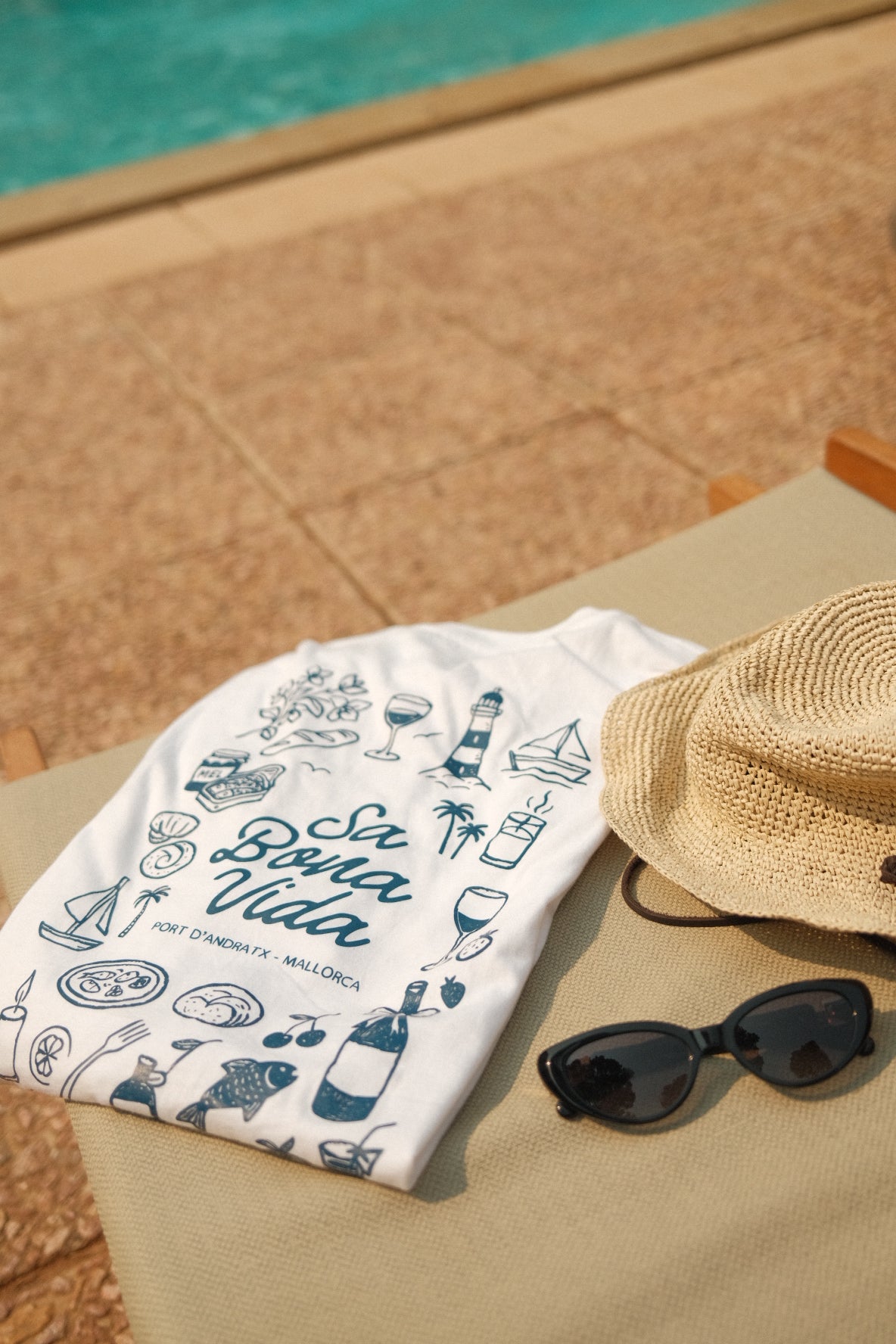 Essence of Port d'Andratx – Sa Bona Vida T-shirt